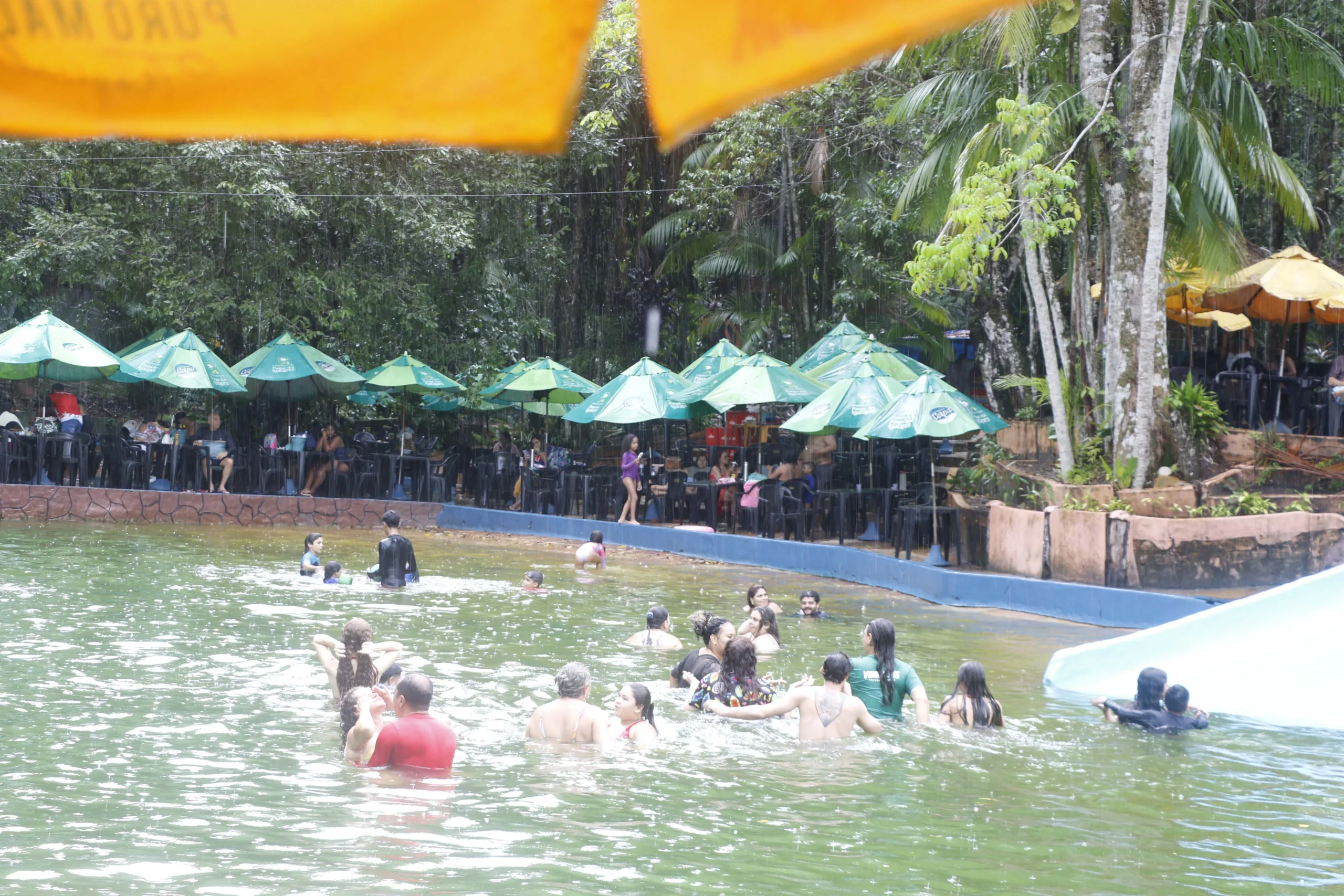 Parques e balneários da Grande Belém atraem famílias e grupos de amigos