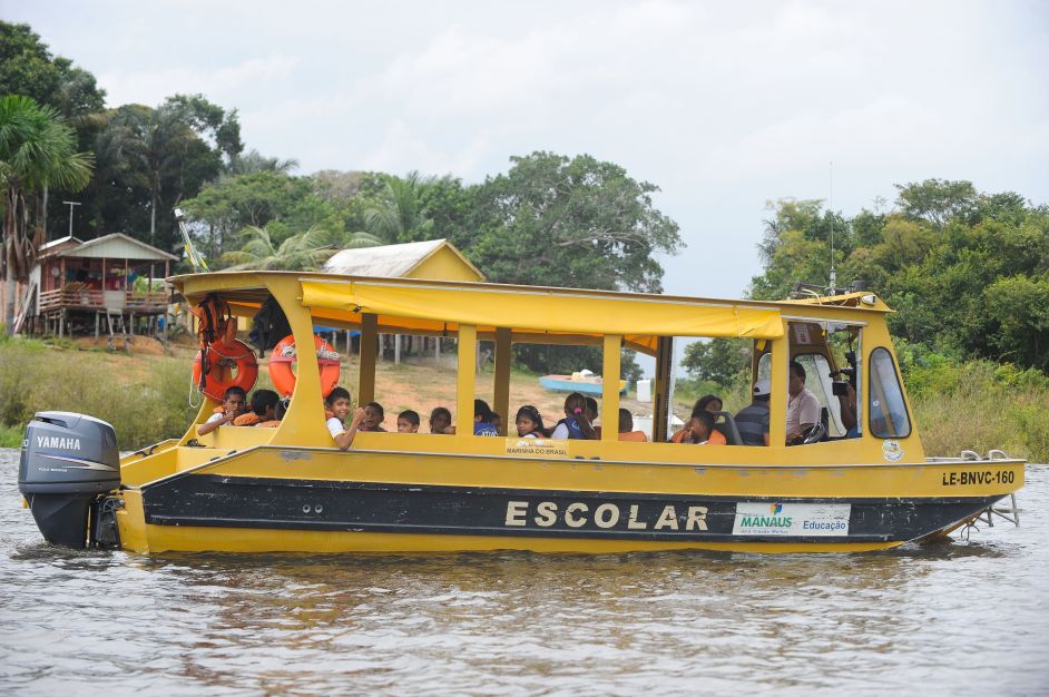 Governo aposta em transporte por barcos para aprimorar educação no norte