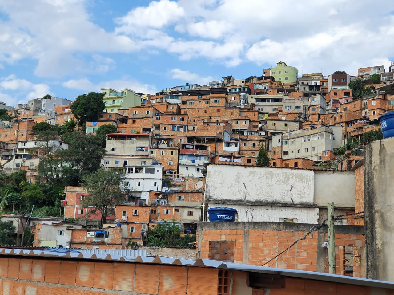 Dois homens morrem a tiros no Morro do Papagaio, em BH; suspeita é de ‘acerto de contas’